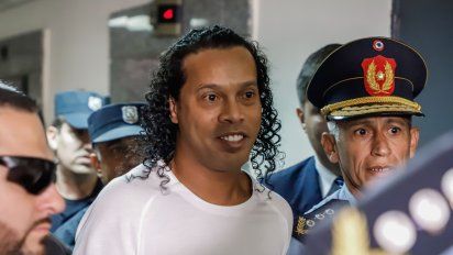 Ronaldinho fue liberado luego de cinco meses de detención
