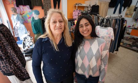 Norma Flores (66) y Araceli Figueroa (19), mamá e hija de Jesica Caparrós, víctima de femicidio. Norma Flores (66) y Araceli Figueroa (19), mamá e hija de Jesica Caparrós, víctima de femicidio.