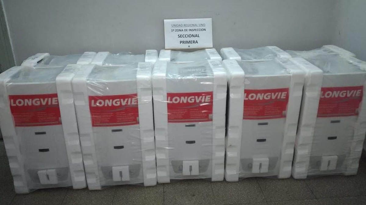 Los calefones secuestrados en la requisa realizada en Boneo 4000.