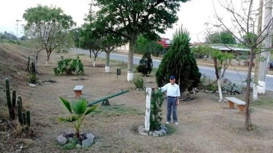 Un salteño de 83 años convirtió un basural en una plaza para los niños