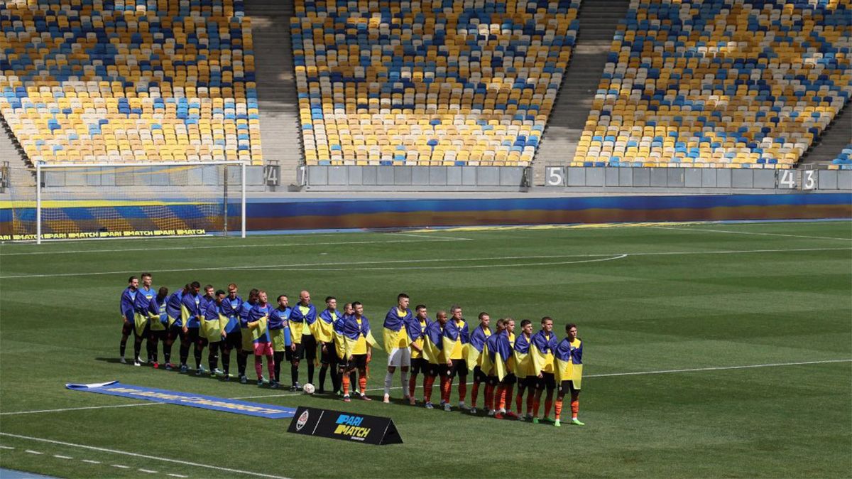 Los partidos se llevan a cabo a puertas cerradas y, en caso de que exista una amenaza de ataque en las inmediaciones, todos los estadios tendrán sirenas antiaéreas y bunkers incorporados para que los protagonistas puedan protegerse.