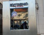 Vandalizaron y robaron camperas de un negocio en pleno macrocentro santafesino Vandalizaron y robaron camperas de un negocio en pleno macrocentro santafesino
