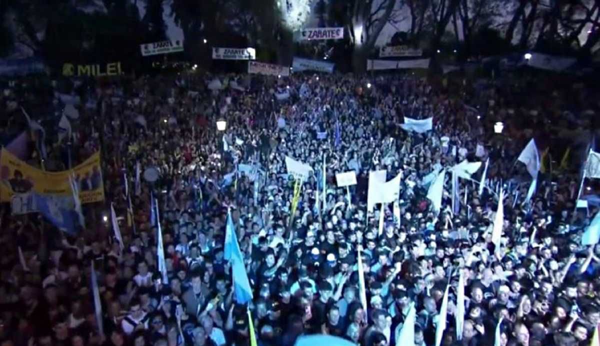 El Parque Lezama, Milei habló de los índices de pobreza, apuntó contra el kirchnerismo y pronosticó un "batacazo electoral" el próximo año. El Parque Lezama, Milei habló de los índices de pobreza, apuntó contra el kirchnerismo y pronosticó un "batacazo electoral" el próximo año.