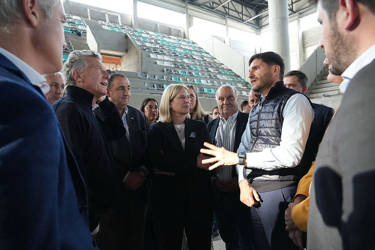 Pullaro y Macri recorrieron una de las obras emblemáticas para los Juegos Suramericanos: el Estadio Multipropósito de Santa Fe. Pullaro y Macri recorrieron una de las obras emblemáticas para los Juegos Suramericanos: el Estadio Multipropósito de Santa Fe.