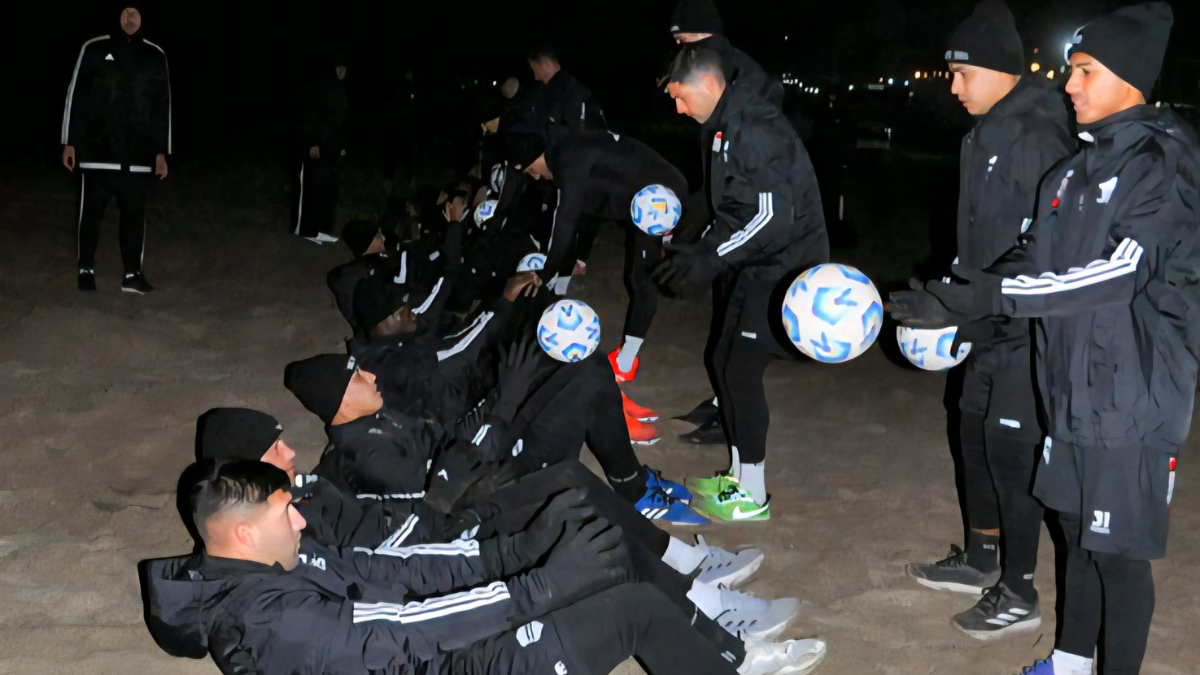 ¿Vende humo? Se conocieron los detalles insólitos de la pretemporada de Deportivo Riestra en Pinamar