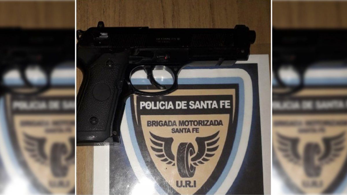 La policía les secuestró el arma de utilería que era utilizada para cometer los ilícitos