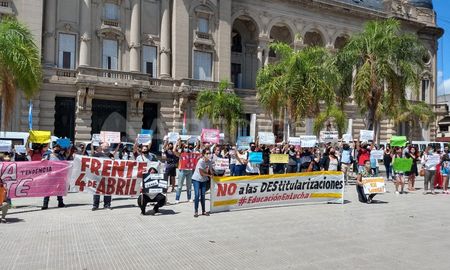 Jornada de Lucha docente que se replicó en Rosario y Santa Fe Jornada de Lucha docente que se replicó en Rosario y Santa Fe