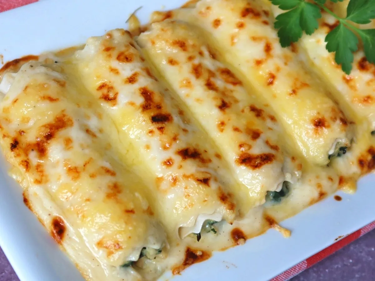 Los canelones son una excelente opción para sorprender a tus amigos o familiares. Los canelones son una excelente opción para sorprender a tus amigos o familiares.