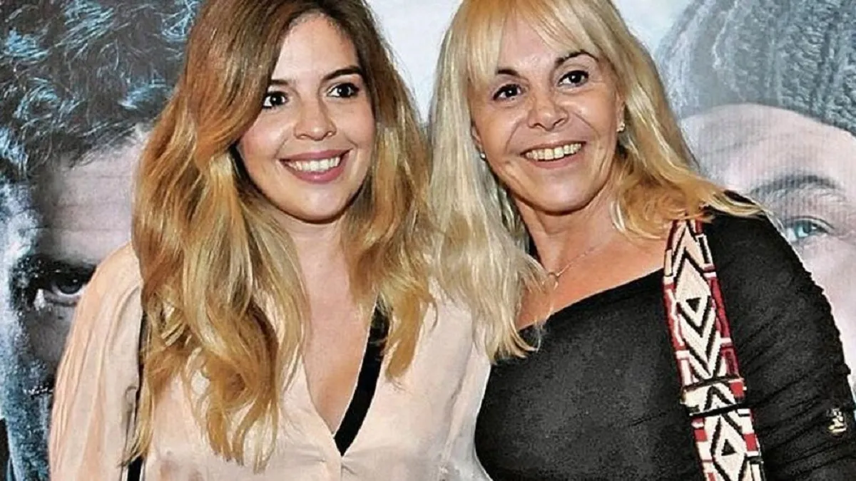 Dalma Maradona lanzó su marca de remeras y buzos con Claudia Villafañe como modelo