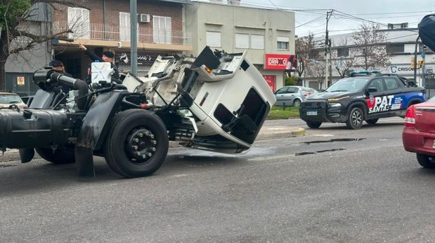 Aire de Santa Fe | 2026-07-23 camión desperfecto mecánico avenida lópez y planes santa fe