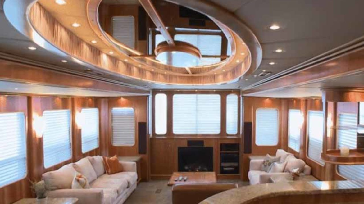 La lujosa casa rodante de Leonardo DiCaprio mide 16 metros de largo, tiene solo una ducha y su interior se asemeja a un hotel 5 estrellas.