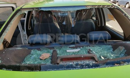 El remis transitaba por Pavón al 1800 cuando fue atacado en un intento de robo El remis transitaba por Pavón al 1800 cuando fue atacado en un intento de robo