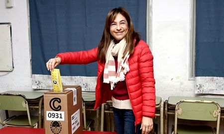 La candidata a concejal de Santa Fe, María Luengo, votó en la escuela N°39 de Colastiné Norte. La candidata a concejal de Santa Fe, María Luengo, votó en la escuela N°39 de Colastiné Norte.