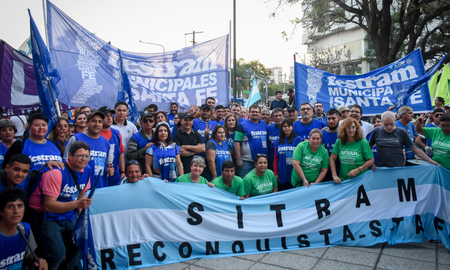 Festram dijo presente en la multitudinaria concentración en Santa Fe para protestar contra la Ley Bases que impulsa el gobierno nacional. Festram dijo presente en la multitudinaria concentración en Santa Fe para protestar contra la Ley Bases que impulsa el gobierno nacional.