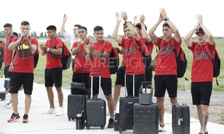 con la ilusion de ganar en asuncion, el plantel de colon llego a paraguay con la ilusion de ganar en asuncion, el plantel de colon llego a paraguay