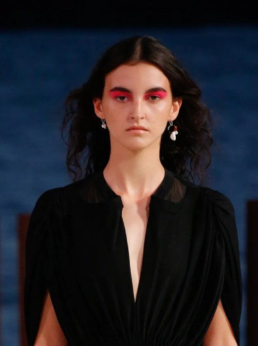 La sombra de ojos brillantes será tendencia