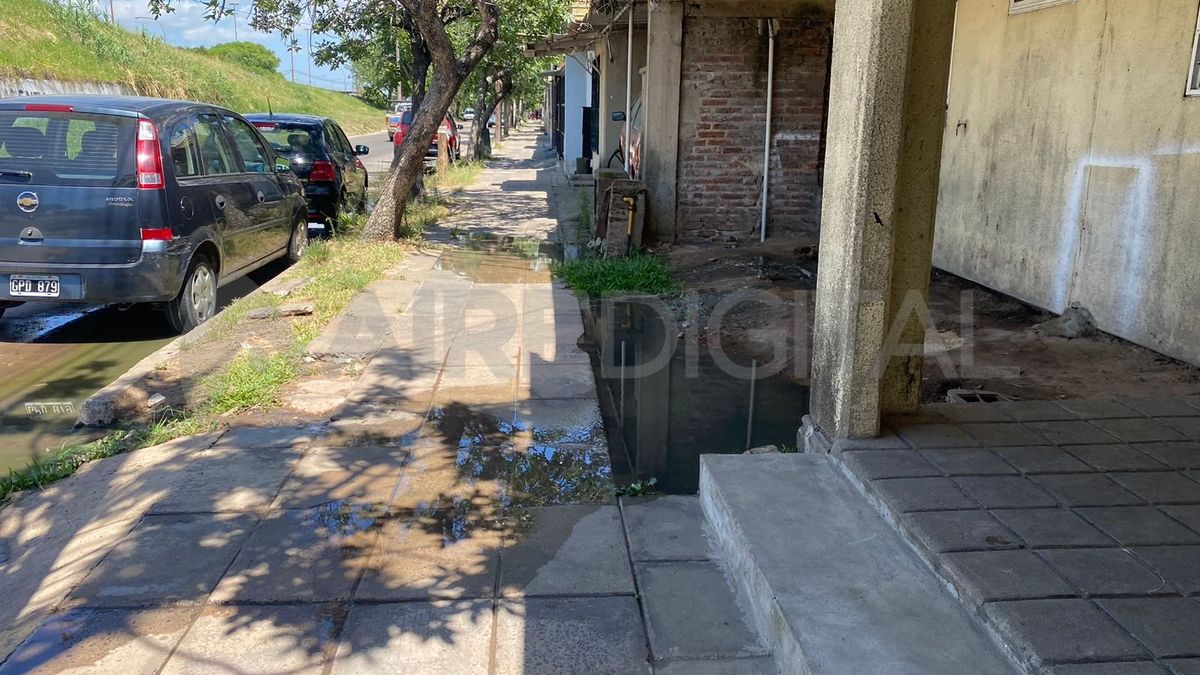 La calle Laureano Maradona al 1100 de barrio El Pozo de la ciudad de Santa Fe se volvió intransitable.