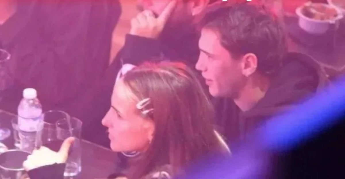 Ámbar De Benedictis, la hija de Juana Viale blanqueó a su nuevo novio. Ámbar De Benedictis, la hija de Juana Viale blanqueó a su nuevo novio.