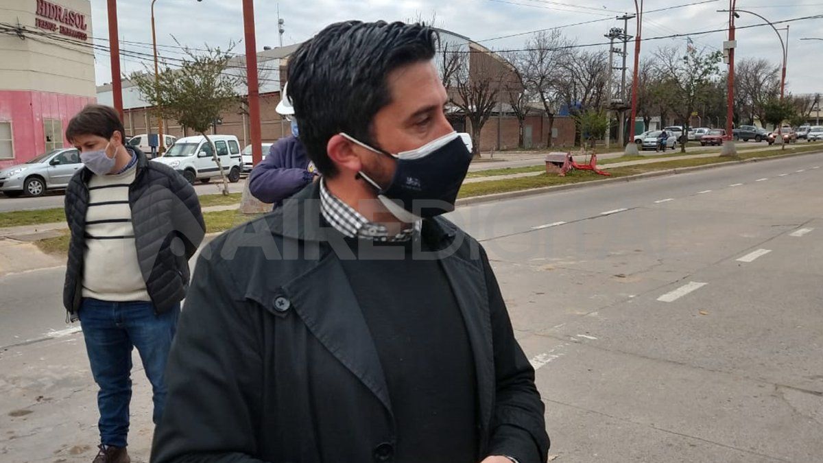 El secretario de Obras Públicas, Matías Pons Estel, confirmó que este martes empezaron las obras tanto en barrio Candioti Norte como Sur y la próxima semana comenzarán los trabajos de bacheo en Guadalupe Noreste.