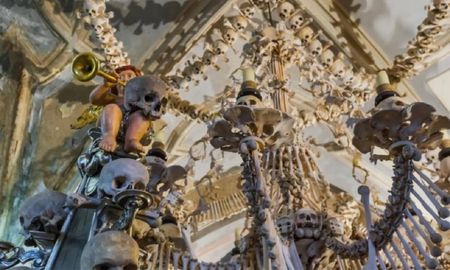 Ciudades fantasma, catacumbas y una iglesia llena de restos humanos, todos sitios que puede ser un gran atractivo turístico en la noche de Halloween. Ciudades fantasma, catacumbas y una iglesia llena de restos humanos, todos sitios que puede ser un gran atractivo turístico en la noche de Halloween.