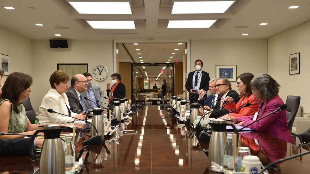 Esta fue la primera reunión presencial que Batakis y Georgieva mantienen tras el contacto virtual que tuvieron el 6 de julio pasado.