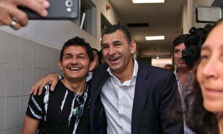 Mario Leito, presidente de Atlético Tucumán, junto al Pulga Rodríguez en Simoca, su ciudad natal. Mario Leito, presidente de Atlético Tucumán, junto al Pulga Rodríguez en Simoca, su ciudad natal.
