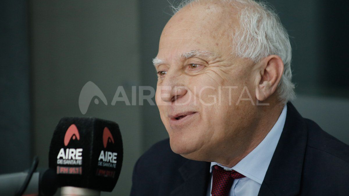 Miguel Lifschitz está estable pero continuará internado.