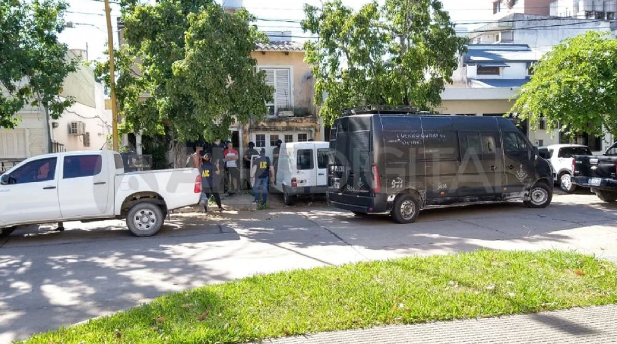 Grupos de asalto e investigadores en la casa en donde vivía Quiroga.