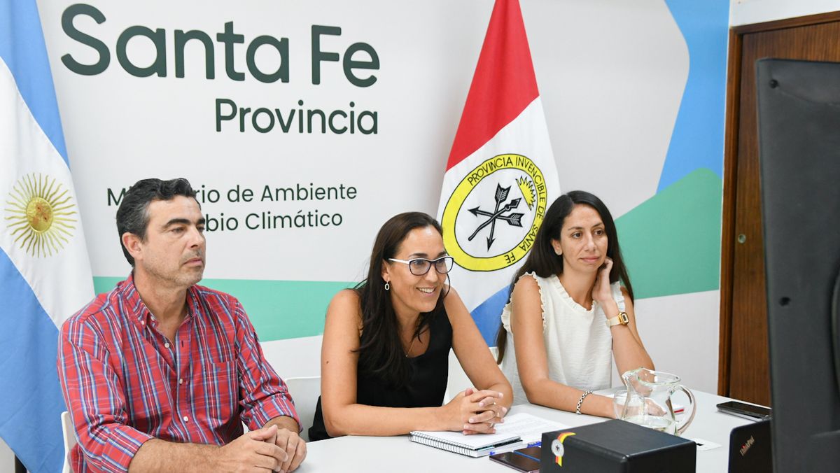 Este miércoles el Ministerio de Ambiente y Cambio Climático, junto a la Fundación Aves Argentinas e integrantes del Comité Intersectorial de Manejo Jaaukanigás (CIM), llevó adelante la presentación del proyecto de Ley para la creación de un área protegida de 130 mil hectáreas en el Sitio Ramsar Jaaukanigás a la Sociedad Rural de Reconquista.