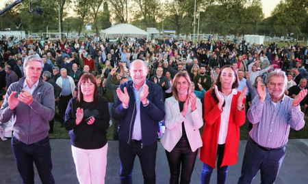 Hacemos Santa Fe, la corriente política que lidera Omar Perotti, prepara una demostración de fuerza para el 1° de mayo. Hacemos Santa Fe, la corriente política que lidera Omar Perotti, prepara una demostración de fuerza para el 1° de mayo.