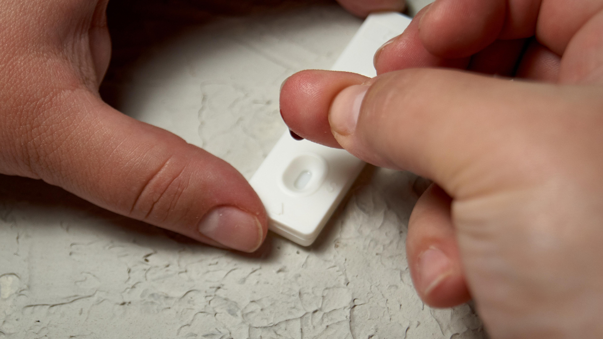 El test rápido que ayuda a detectar el HIV o la sífilis demora unos 20 minutos.