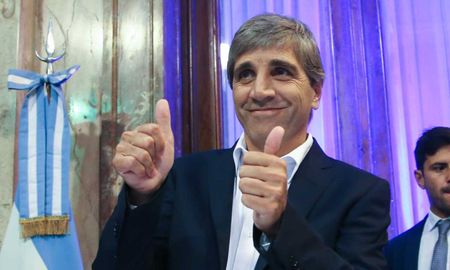 Luis Caputo, actual Ministro de Economía, anunciará las medidas económicas esta tarder. Luis Caputo, actual Ministro de Economía, anunciará las medidas económicas esta tarder.
