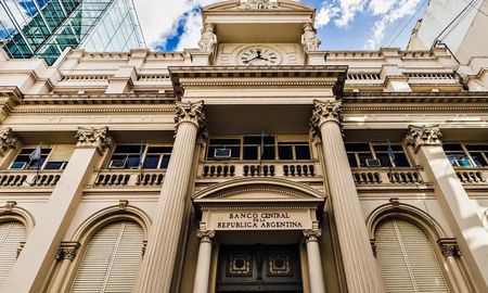 El Banco Central (BCRA) dispuso este jueves una nueva reducción de la tasa de interés de política monetaria. El Banco Central (BCRA) dispuso este jueves una nueva reducción de la tasa de interés de política monetaria.