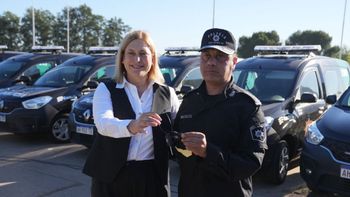 Se entregaron 30 camionetas adaptadas para patrullaje a la APSV y la Guardia Provincial