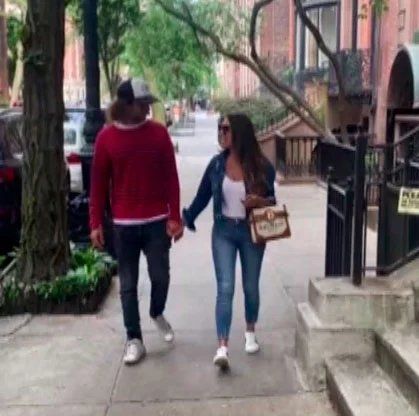 Floppy Tesouro de novia con un empresario argentino y paseando por las calles de Nueva York.