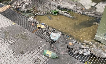 Vecinos de barrio El Pozo denunciaron serios problemas por desbordes cloacales que afectan a la Torre 4 y reclamaron una respuesta urgente de las autoridades. Vecinos de barrio El Pozo denunciaron serios problemas por desbordes cloacales que afectan a la Torre 4 y reclamaron una respuesta urgente de las autoridades.