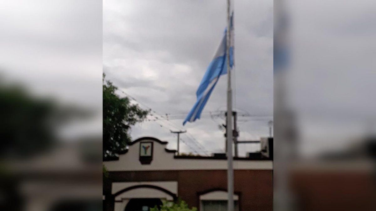 Un intendente tucumano puso la bandera a media asta por la legalización del aborto