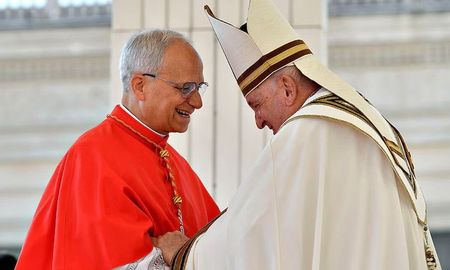 El ahora Papa León XIV junto al Papa Francisco. El ahora Papa León XIV junto al Papa Francisco.