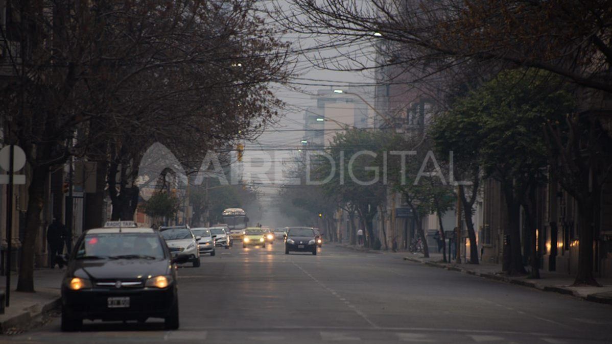 El jueves la ciudad amaneció bajo humo por los incendios del miércoles.&nbsp;