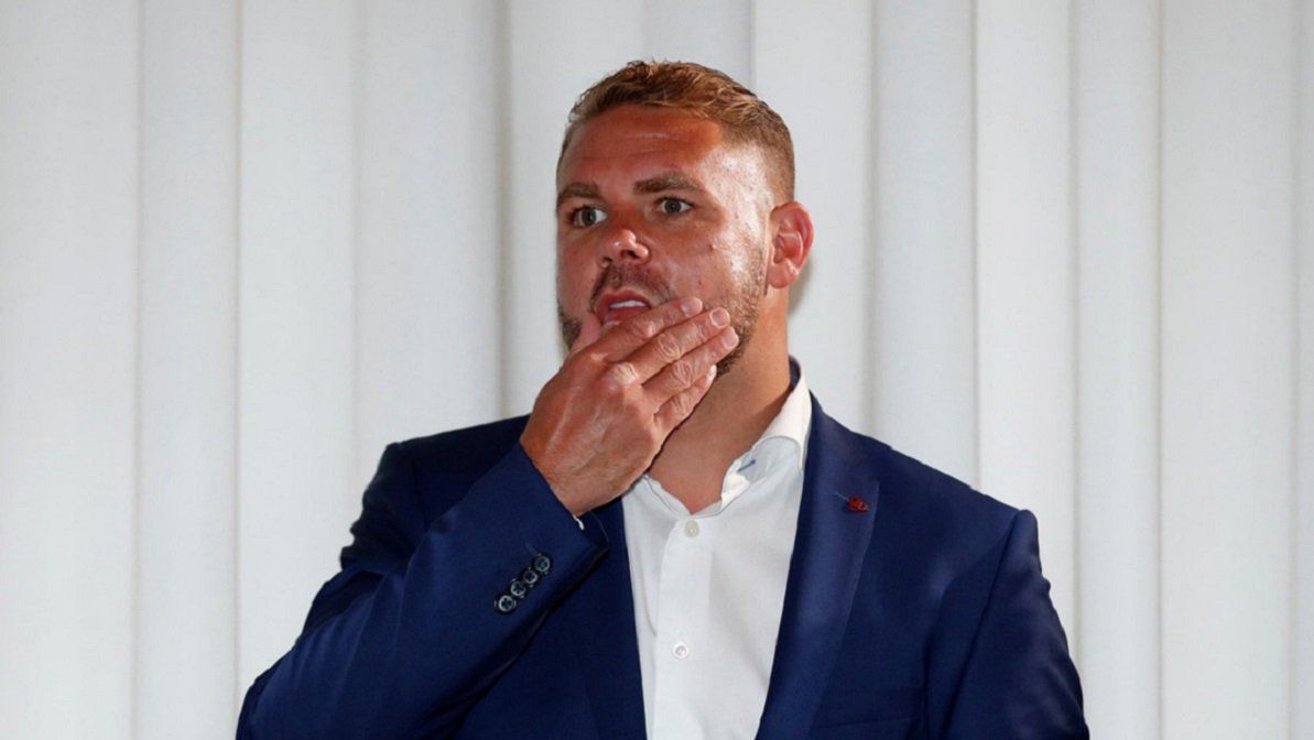 Video: es boxeador, enseñó cómo golpear a las mujeres en casa y terminó pidiendo perdón