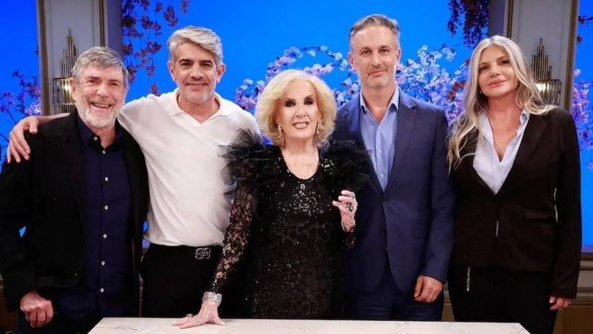 Pablo Echarri, Diego Sehinkman, Mariana Lestelle y Carlos Mata fueron invtados al programa de Mirtha Legrand este sábado por la noche. Pablo Echarri, Diego Sehinkman, Mariana Lestelle y Carlos Mata fueron invtados al programa de Mirtha Legrand este sábado por la noche.
