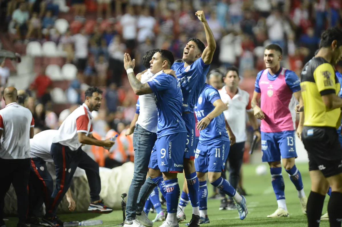 Este año, Unión goleó 4 a 1 a Independiente Rivadavia de Mendoza en el 15 de Abril. Este año, Unión goleó 4 a 1 a Independiente Rivadavia de Mendoza en el 15 de Abril.