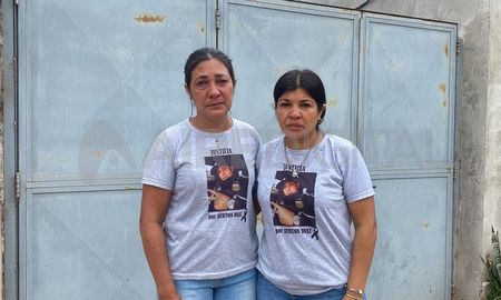 La madre de Ayrton, junto con la tía del joven de 22 años fallecido. La madre de Ayrton, junto con la tía del joven de 22 años fallecido.