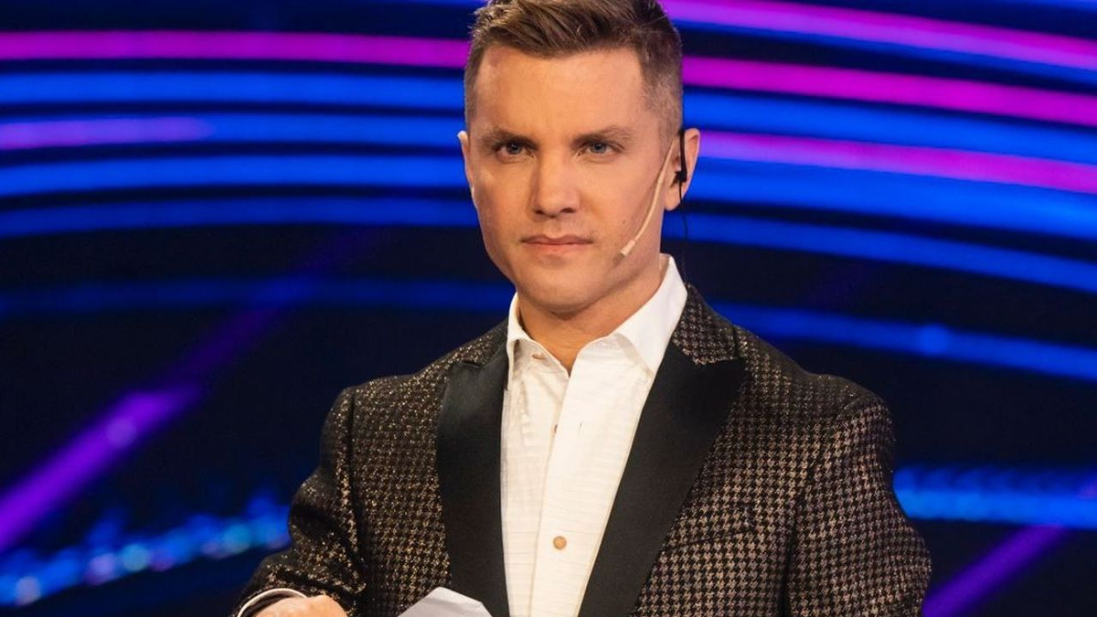 Santiago del Moro va a ser el conducto de los Martín Fierro. Santiago del Moro va a ser el conducto de los Martín Fierro.