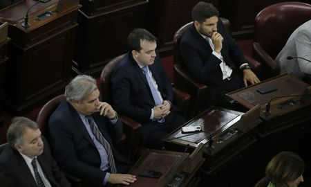 Desde el bloque socialista en la Cámara de Diputados adelantan que no aprobarán las leyes pedidas por el gobernador Perotti sin analizar en detalle el contenido y sin que los ministros brinden explicaciones. Desde el bloque socialista en la Cámara de Diputados adelantan que no aprobarán las leyes pedidas por el gobernador Perotti sin analizar en detalle el contenido y sin que los ministros brinden explicaciones.