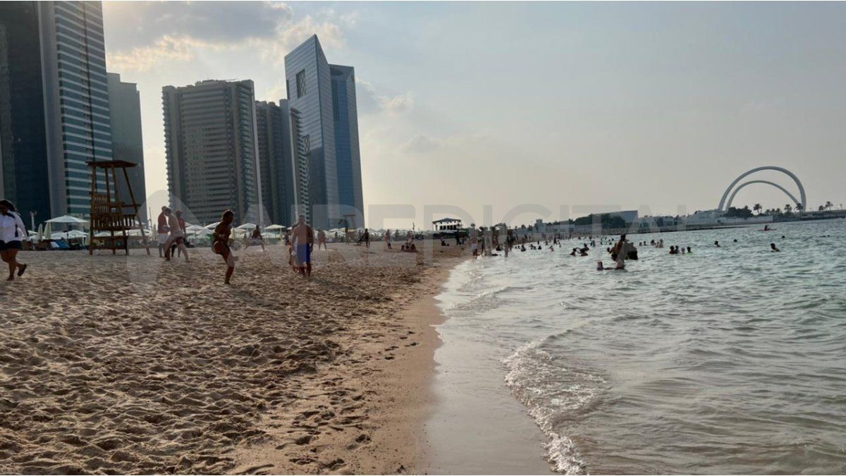 Playas y fútbol, la vida de los turistas en Qatar a horas del inicio del Mundial de Qatar 2022