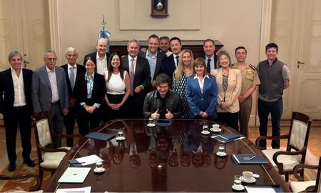 El próximo jueves 30 de abril se vence el plazo establecido por el jefe de Gabinete, Manuel Adorni, para que los nueve ministerios presenten su plan de ajuste en las distintas áreas. El próximo jueves 30 de abril se vence el plazo establecido por el jefe de Gabinete, Manuel Adorni, para que los nueve ministerios presenten su plan de ajuste en las distintas áreas.