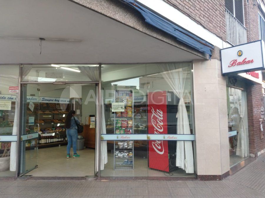 Robo en una panadería: buscaban plata pero se llevaron fernet y champagne