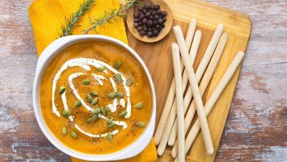 Cómo hacer sopa crema de zapallo con queso: una receta apta para el otoño