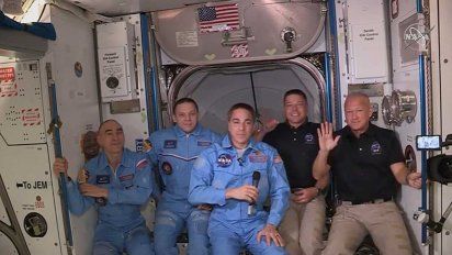 La Expedici&oacute;n 63 conversa en directo con Jim Bridenstine, el administrador de la Nasa, cuando los astronautas Hurley y Behnken llegan a la Estaci&oacute;n Espacial Internacional.